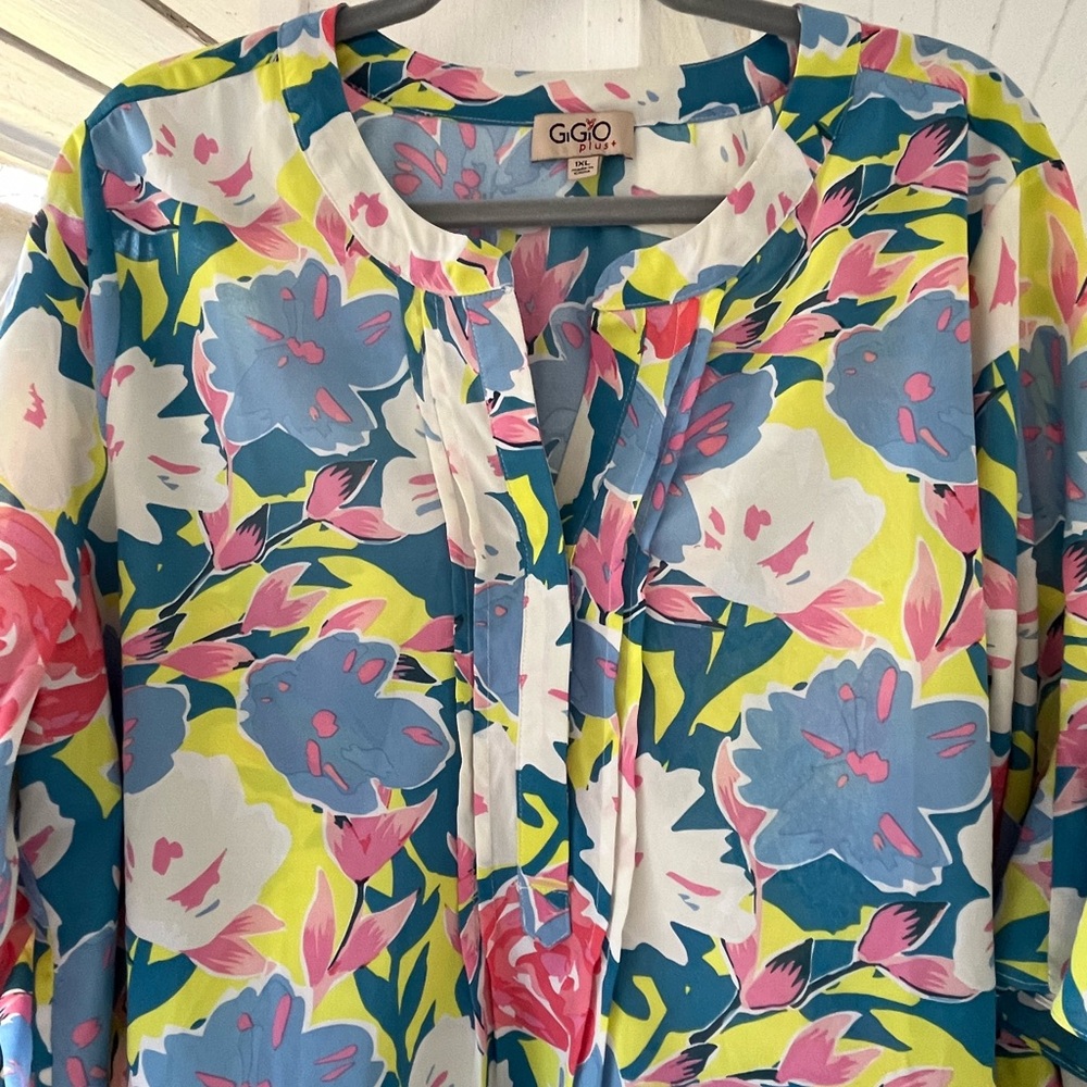 Gigio Women’s light weight bell sleeve Top. XL
W3 - Picture 6 of 9